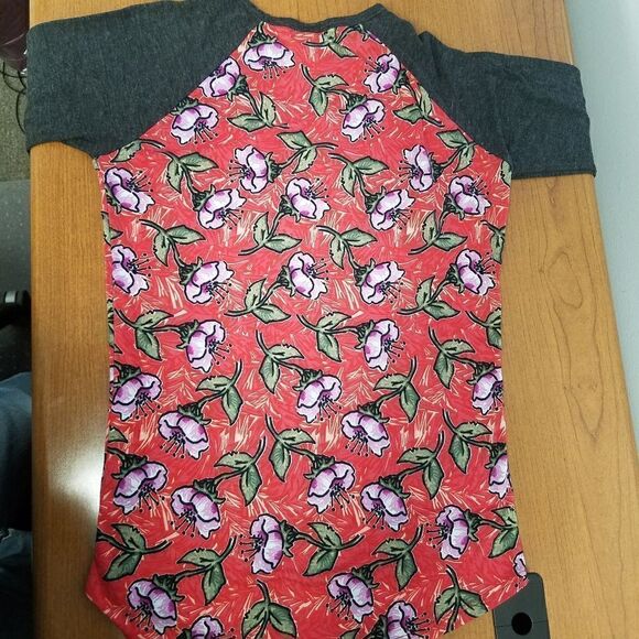Lularoe XXS top. Red with purple flowers. 3/4 grey sleeves. - Picture 4 of 5